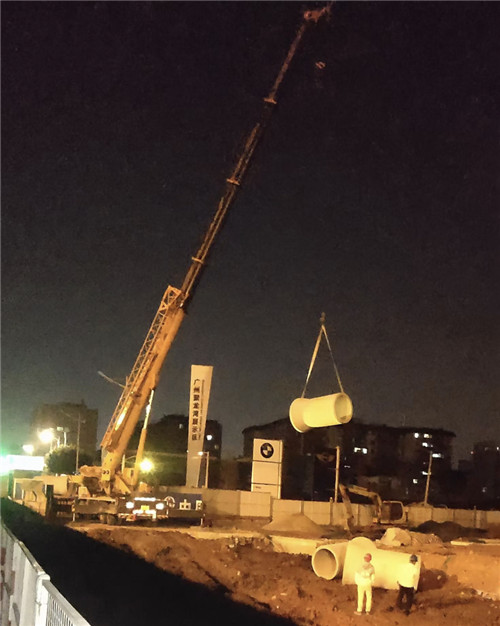 忠县“弯臂矫正”—— 吊车的 “形变补偿” 技术