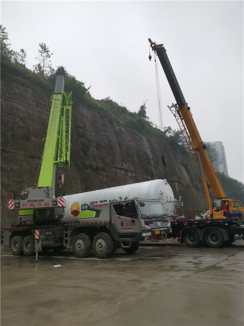忠县“不怕风雨冻”—— 吊车的 “恶劣环境适应” 技术